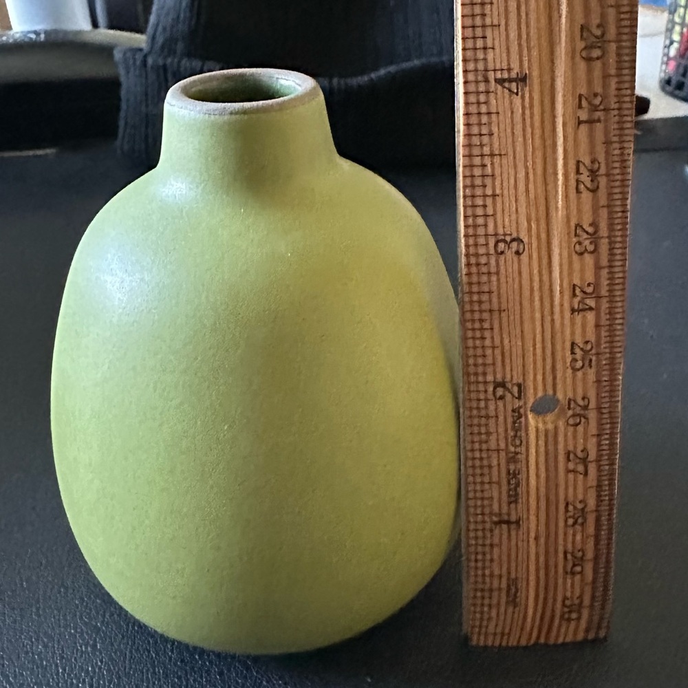 Heath Ceramics Bud Vase- Tomatillo - Picture 2 of 8